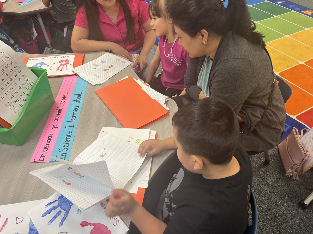 Thank you parents for joining  <a href="/TWE_Texans/">Townewest Elementary</a> 2nd Annual Dual Language Showcase! ❤️ 💙 ¡Gracias padres de familia por asistir nuestra exhibición de lenguaje dual! We are proud of our Ss academic &amp; linguistic growth in Spanish and English! @FBISD <a href="/FBISD_MSD/">FBISD Multilingual Programs</a>