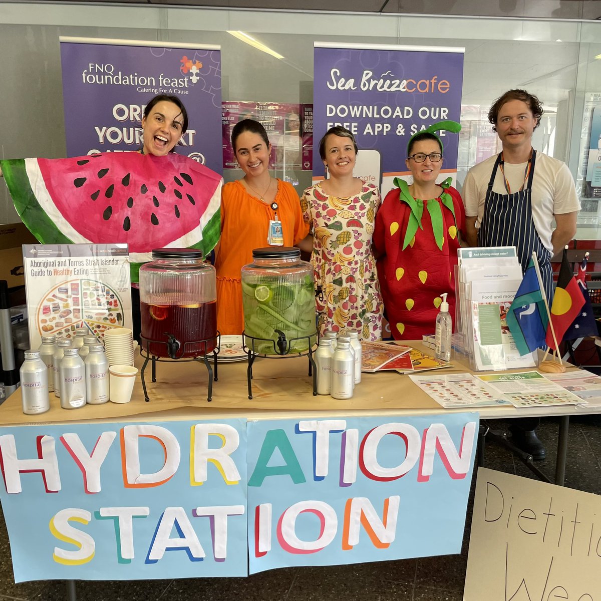 4 Dietitians and a chef (#gatecrasher) staffing the Hydration Station @ Cairns Hospital 

#DietitiansWeek2024 #MindBodyBrain 
Ping <a href="/dietitiansaus/">Dietitians Australia</a> <a href="/CairnsHHS/">Cairns HHS</a>