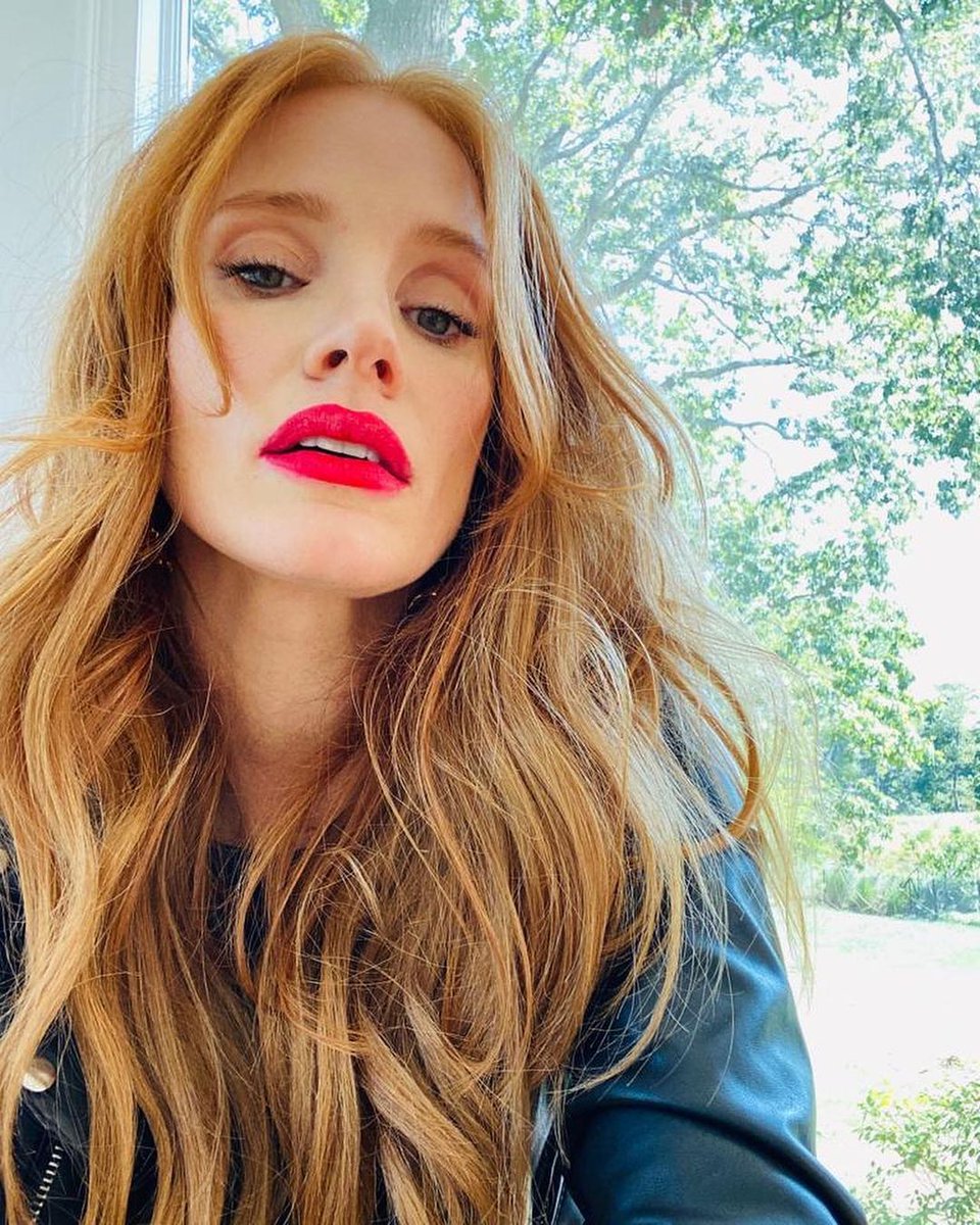 THE jessica chastain selfie