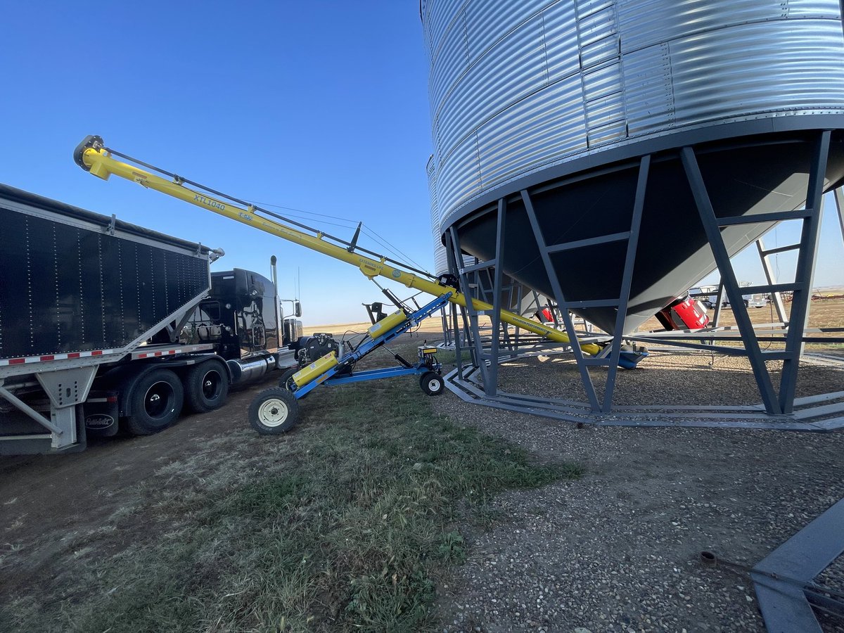 theBiggarAuger.ca XTL  MODELS Built Stronger, Reach Longer 
New 10" and 12" models 
3/8" Original  Intake Flighting 
10 gauge tubing, thick edge flight 
#HaulFaster #FarmLonger 
Space Saving Design 
12x37 and 12x42 #DieselAugers
#grainauger 
#hopperbottom27
Ph 306 948 2544