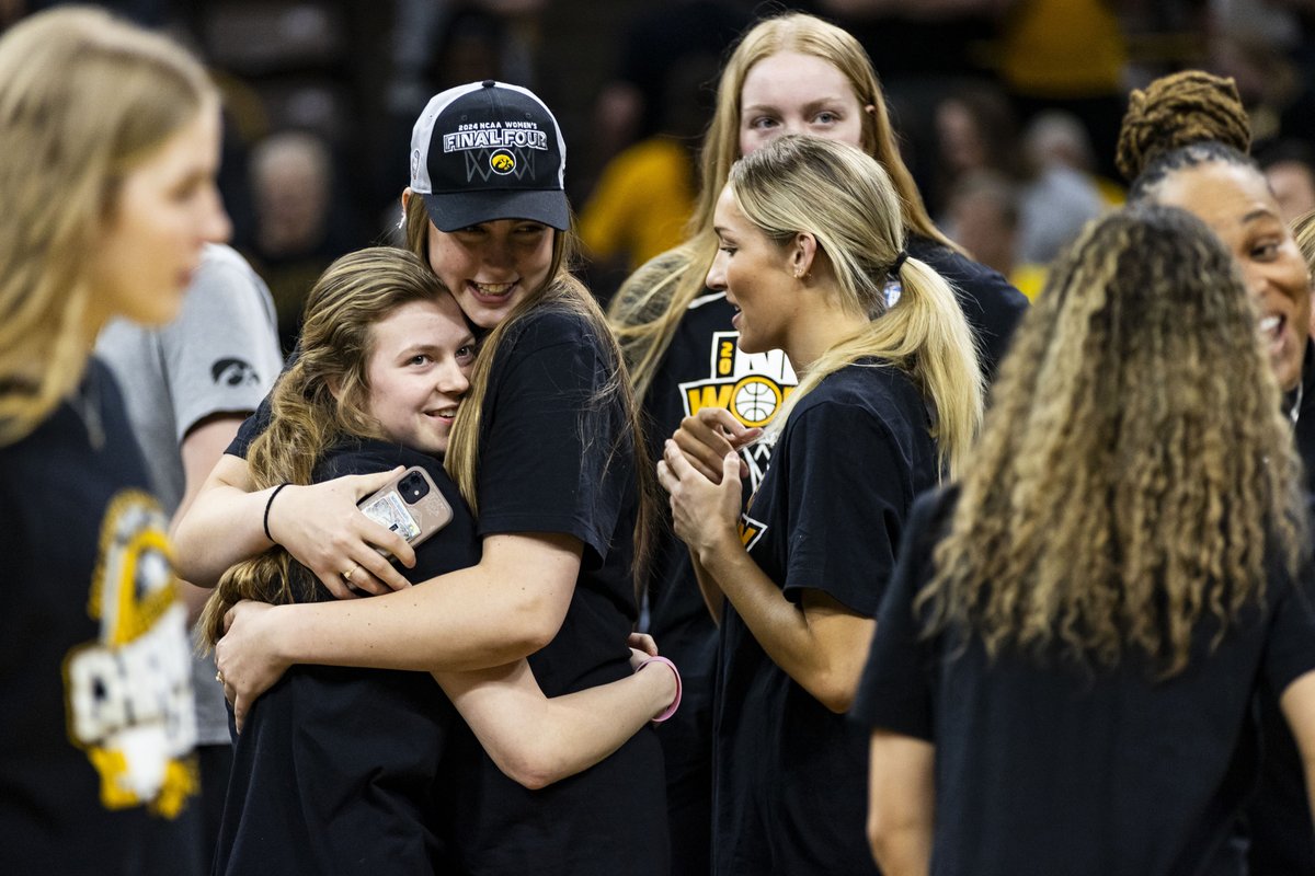 The Hawkeyes hosted a season celebration to honor the Iowa women’s basketball team’s historic run in the NCAA tournament at Carver-Hawkeye Arena in Iowa City on Wednesday. 📸: @ayrton_breck & @_graceephotos dailyiowan.com/2024/04/10/pho…