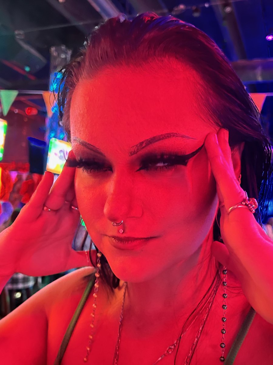 Rat Queen tweet media