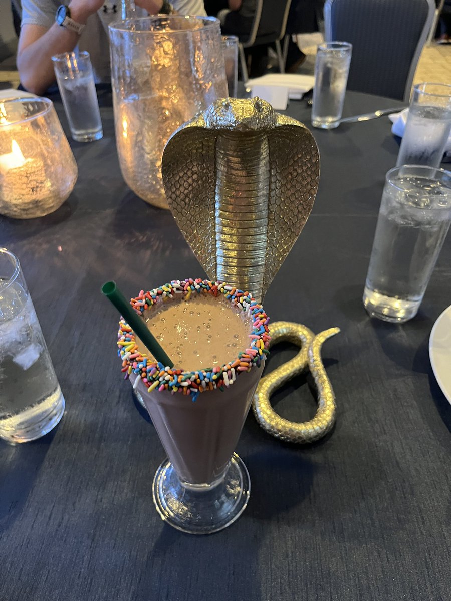 Alanis King tweet media