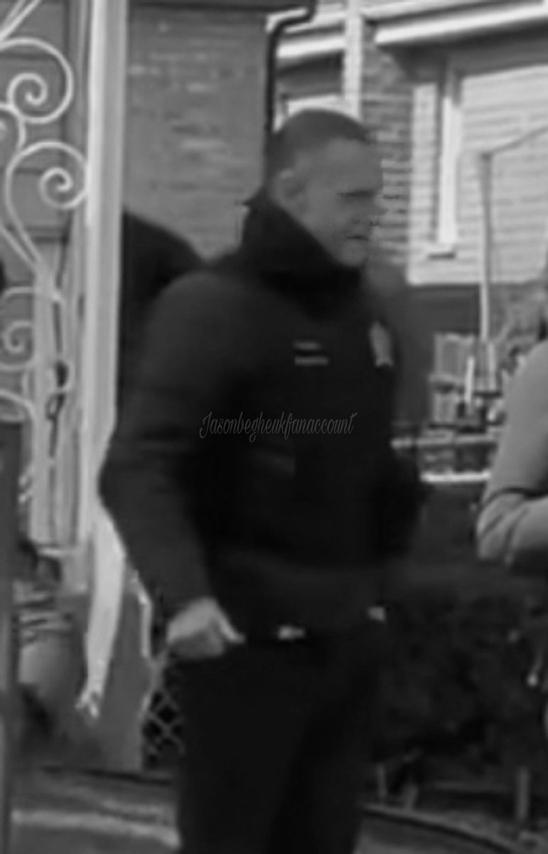 lostbabe42's tweet image. Jason, Tracy, marina and paddy on set filming taken by Aishling

#jasonbeghe #hankvoight #tracyspiridakos #haileyupton #marinasquerciati #kimburgess #patrickflueger #adamruzek #chicagopd #onechicagofamily #nbc