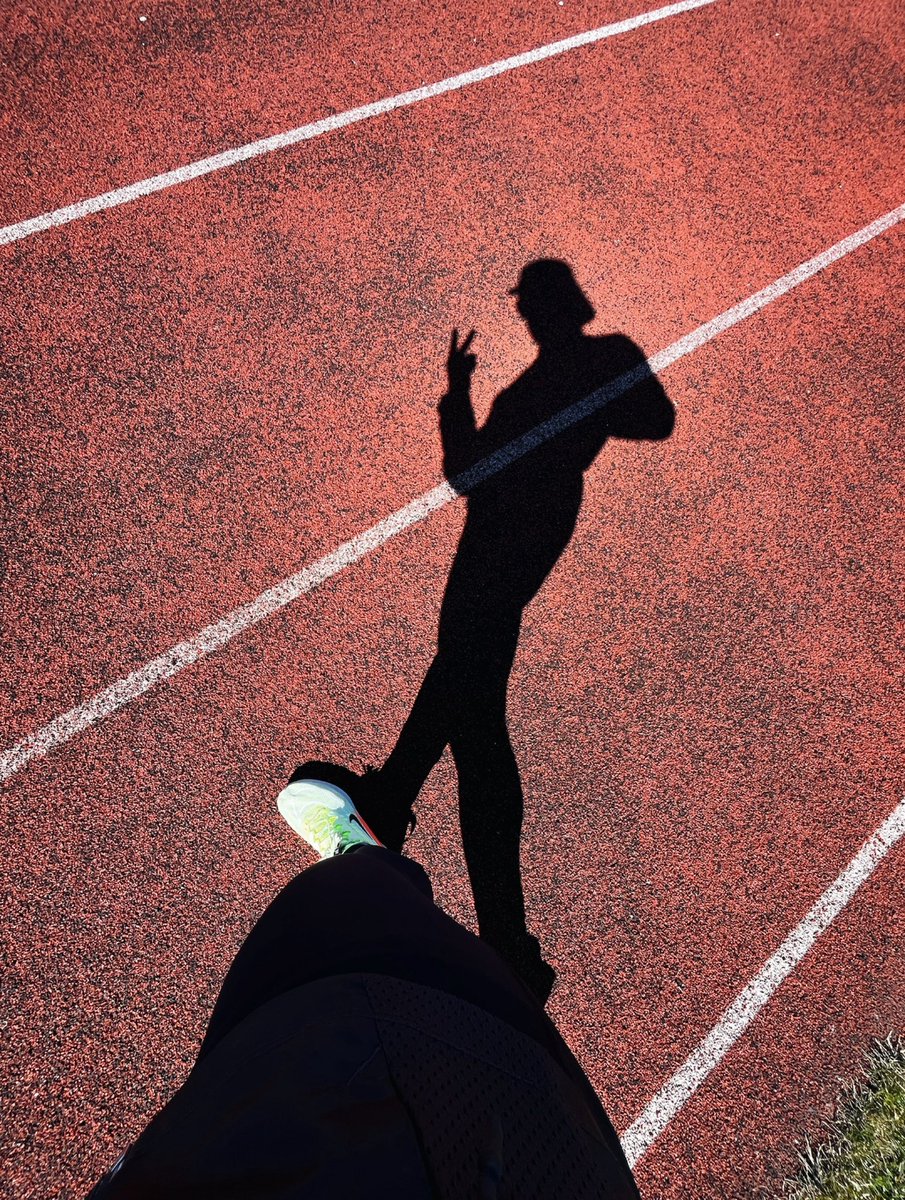 iambradthompson's tweet image. Vibe check. 👀

The vibes are good. 🤌

#running #trackworkout #runner #duathlontraining #trainingday #runningmotivation #trackandfield #runmotivation