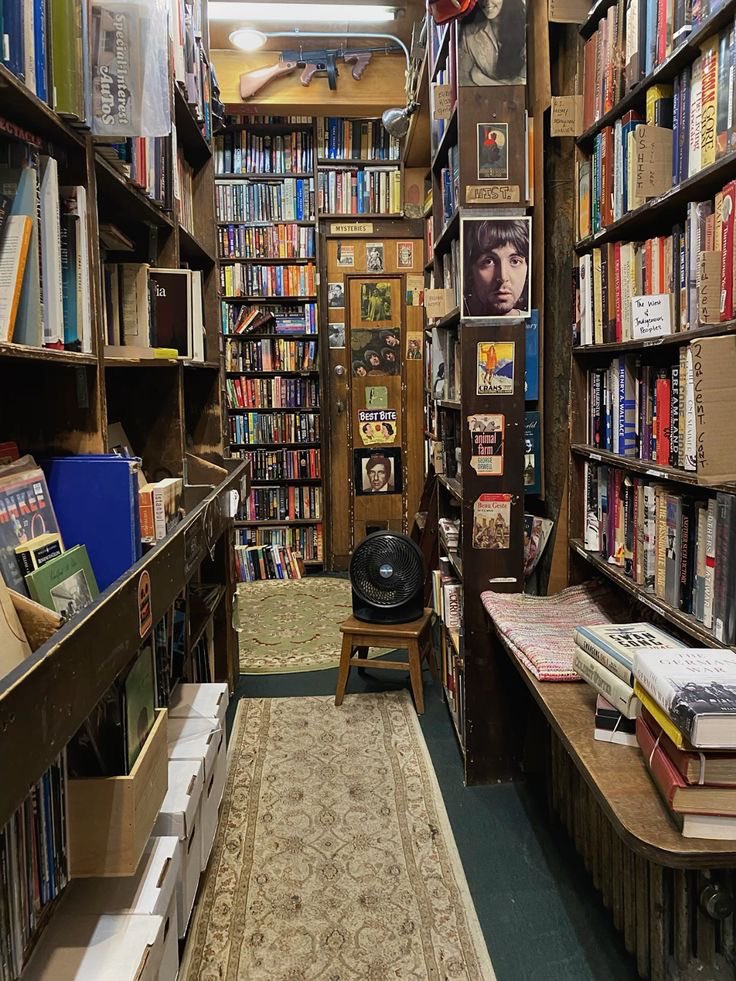 raskolnikwhore's tweet photo. ⋆ Hiii! i’m new to #booktwt and i’m looking for mutuals!

☆ she/her, 26

☆ fav books: crime &amp; punishment, this side of paradise, my brilliant friend

☆fav genres: i can’t really tell, but I really like classics :)

also into classic rock and cinema 🖤

♡ / ↻ to be mutuals! https://t.co/Zu6nHesTOz
