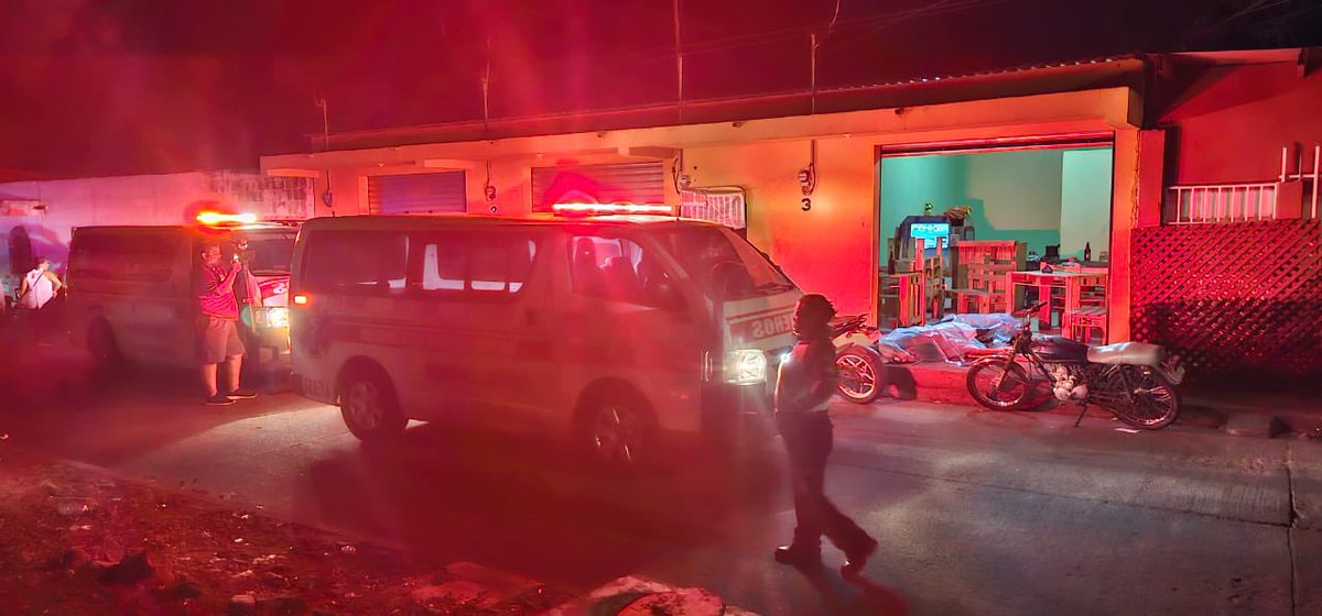 Un hombre y una mujer fueron atacados en el interior de una venta de licores ubicada en la 15 avenida Barrio Monterrey, zona 4 de Retalhuleu, al evaluar a la pareja se determinó que habían fallecido. #CVBalServicio