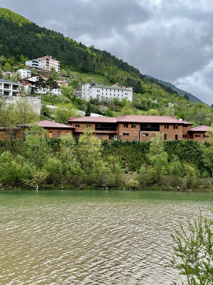 Günaydın çok değerli arkadaşlarım! Mutlu ve sağlıkla geçen güzel bir gün sonu diliyorum hepinize. Borçka’dan saygılar sevgiler.