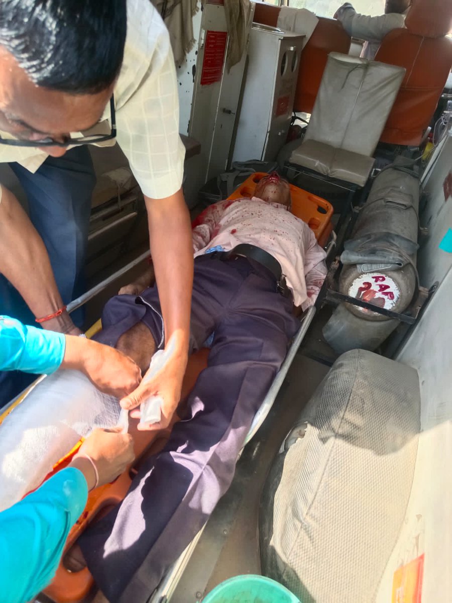 शिक्षामित्रों का दुर्भाग्य या यूपी सरकार की बेरुखी जो भी हो लेकिन शिक्षामित्र आर्थिक तंगी से गुजर रहे हैं और मरने को बिबस हैं। न्यायपालिका या कार्यपालिका कोई तो संज्ञान ले ।मृतक शिक्षामित्र #शिक्षामित्रों_को_न्याय_कब
<a href="/PMOIndia/">PMO India</a> <a href="/CMOfficeUP/">CM Office, GoUP</a> <a href="/HMOIndia/">गृहमंत्री कार्यालय, HMO India</a> <a href="/dpradhanbjp/">Dharmendra Pradhan</a> <a href="/ANI/">ANI</a> <a href="/PTI_News/">Press Trust of India</a> 🙏