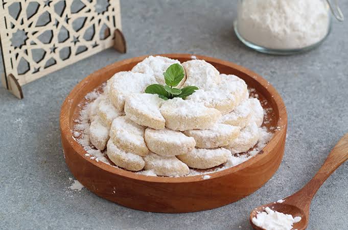 “Permisi, Mbak @sangvidyadhari, Dek <a href="/nianberderang/">𝒜rianna</a>. Minal Aidin wal Faidzin, selamat Hari Raya Idulfitri, mohon maaf lahir batin. Ini ada sedikit hadiah dari saya, semoga kalian suka.”