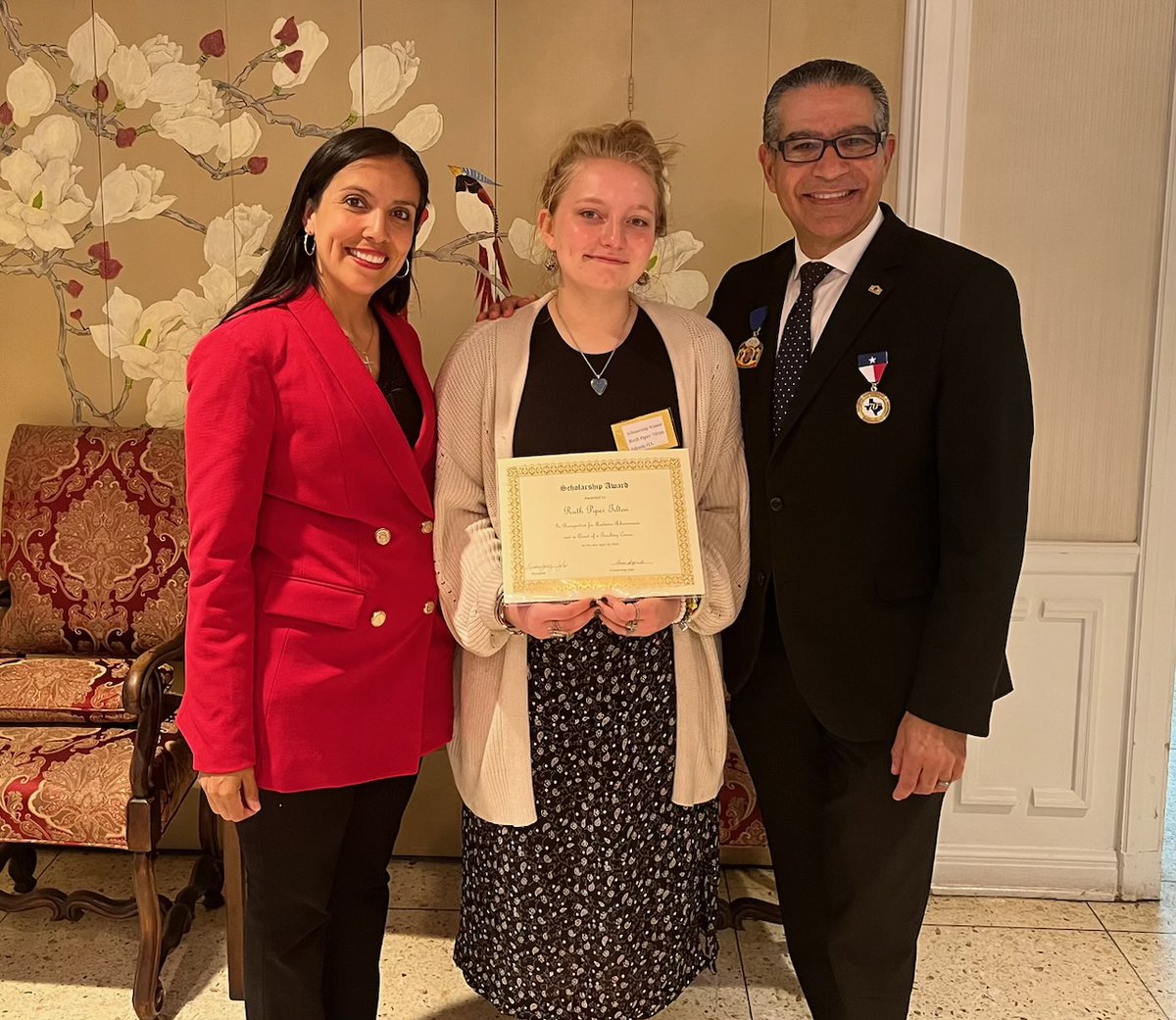 🎉Congratulations🎉 to Piper Tilton for being awarded a scholarship from the San Antonio Area Retired Teachers Association! Your achievement is well-deserved, and we wish you the best! #SAARTA #EdisonPride @SAISD