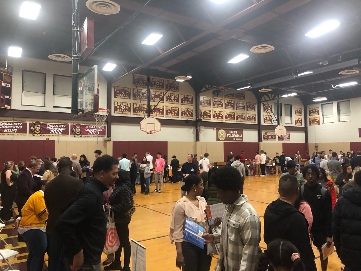 's tweet image. Tonight, our @IonaPrepSC team — especially our College Counselors — organized a #CollegeFair of 80 different universities for sophomore and junior families, as well as our friends at @UrsulineNR. This type of exclusive access is what makes #IonaPrep #Education4HigherExpectations.