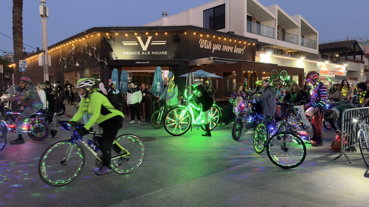 Sorry bout that delay!!! :) What a ride! #stpatricksday #venicelightparade youtube.com/watch?v=AIGz2m…