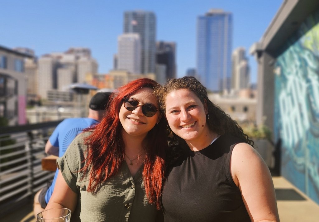 Absolutely lovely to catch up with <a href="/thelunglorax/">Caro Kravitz</a> after *two years* since the EMBL conference in Germany at #AACR24 ! Hoping our #conferencebuddies can continue in the future 🎉😁.