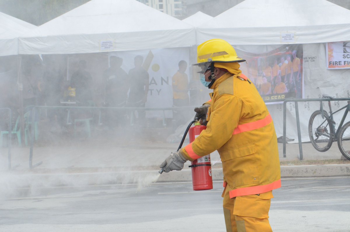 PLDT @LiveSmart affirmed commitment to upholding disaster resilience with a display of the group’s emergency response capabilities at the Eleven-in-One National Fire Brigade Competition organized by Safety Organization of the Philippines Inc. bit.ly/3vxlCgc #SafeandSmart