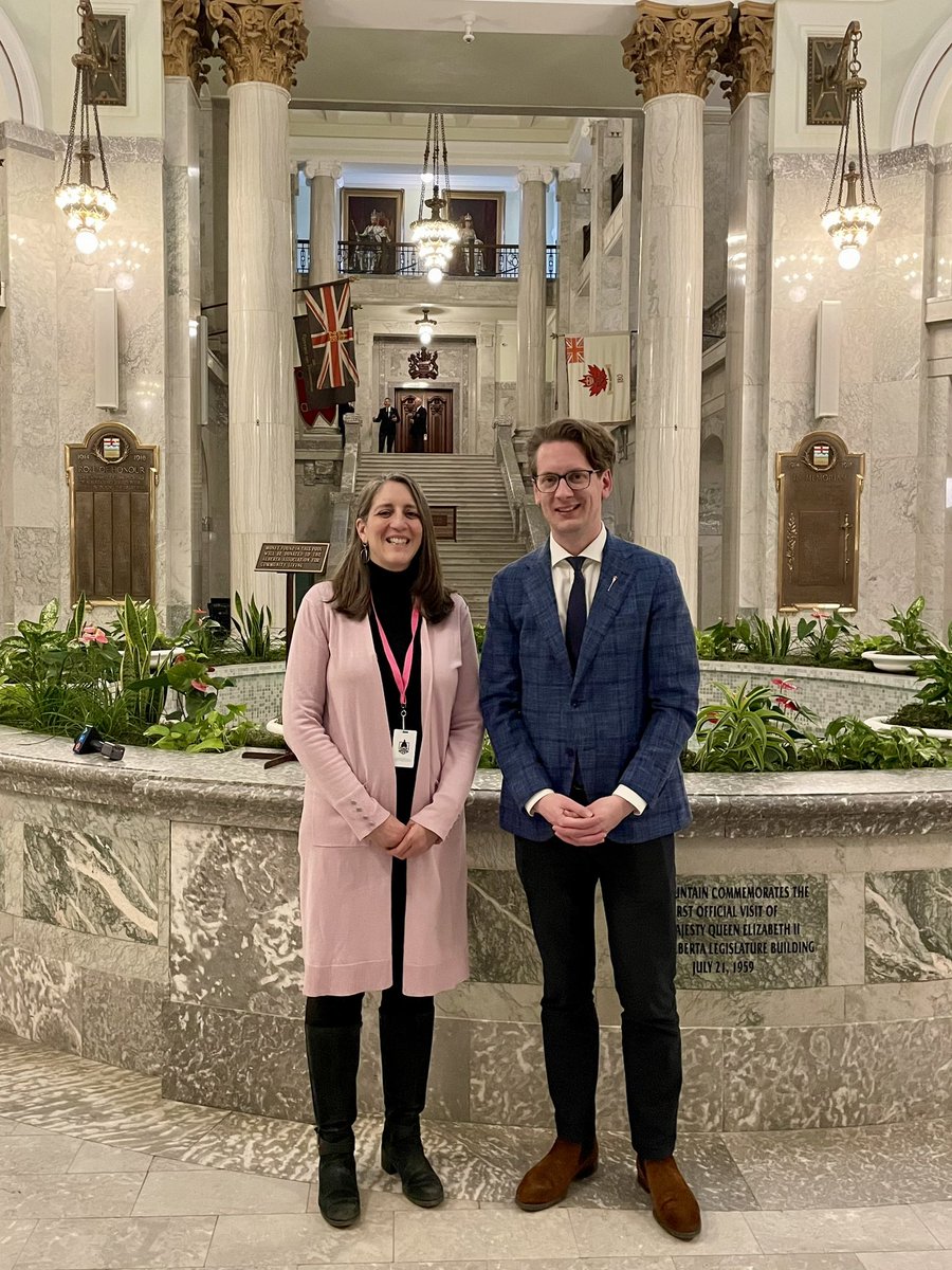 Notre présidente Nathalie Lachance a eu une excellente rencontre avec le ministre @nateglubish, qui est aussi agent de liaison du gouvernement provincial avec la communauté francophone, plus tôt aujourd’hui. Ils ont pu discuter des priorités de la #frab. #ableg #frcan