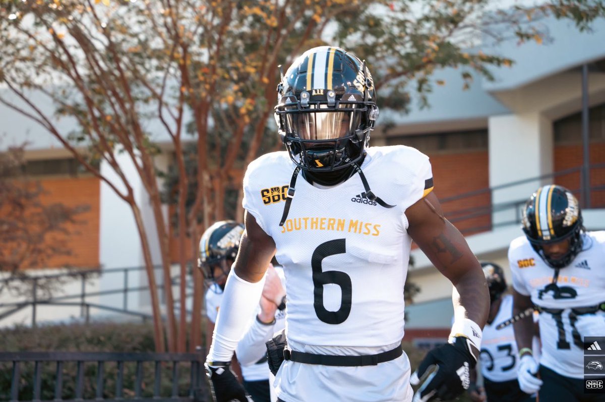 #AGTG After a great conversation with @C_Williams_ETK I am beyond blessed to receive my first Division One offer from @SouthernMissFB @Coach_Hall7 @DexPreps @ChadSimmons_ @CoachPhillips86 @CoachBarron_3