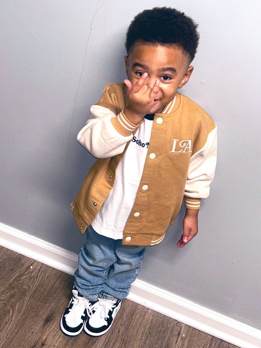 vivalajayyy_'s tweet image. I really love tf out this little boy🤎 #firstson #middlechild #hedontplayboutme