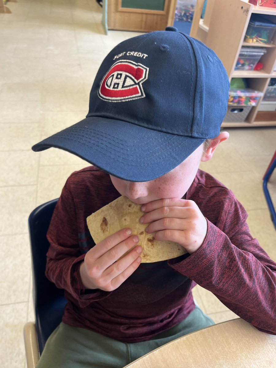 Making #chapathi #roti #Kindergarten 
#imaginativeplay #tastetesting #therealdeal