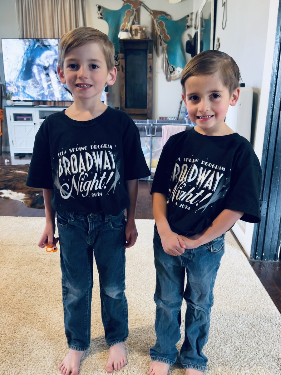 srryan17's tweet photo. 🥰 Couldn’t be more blessed. 💜 https://t.co/rAK1ASRt2u