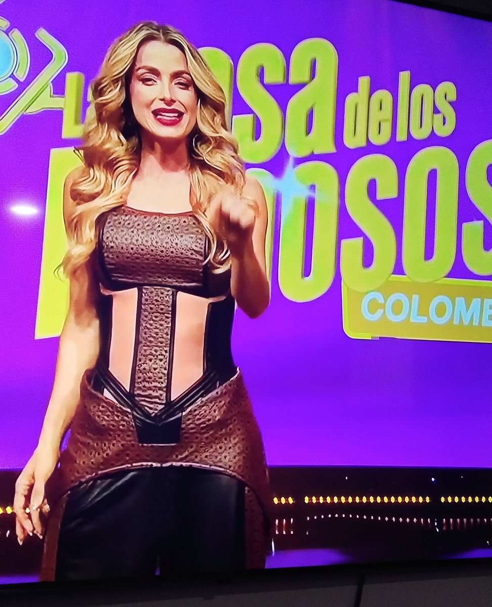 @CrissHurtado #LaCasaDeLosFamososCol #LaCasaDeLosFamososColombia #LaCasaDeLosFamososCo Esta semana CRISTINA se ha puesto CHIROS muy feos ¿Quien conmigo?