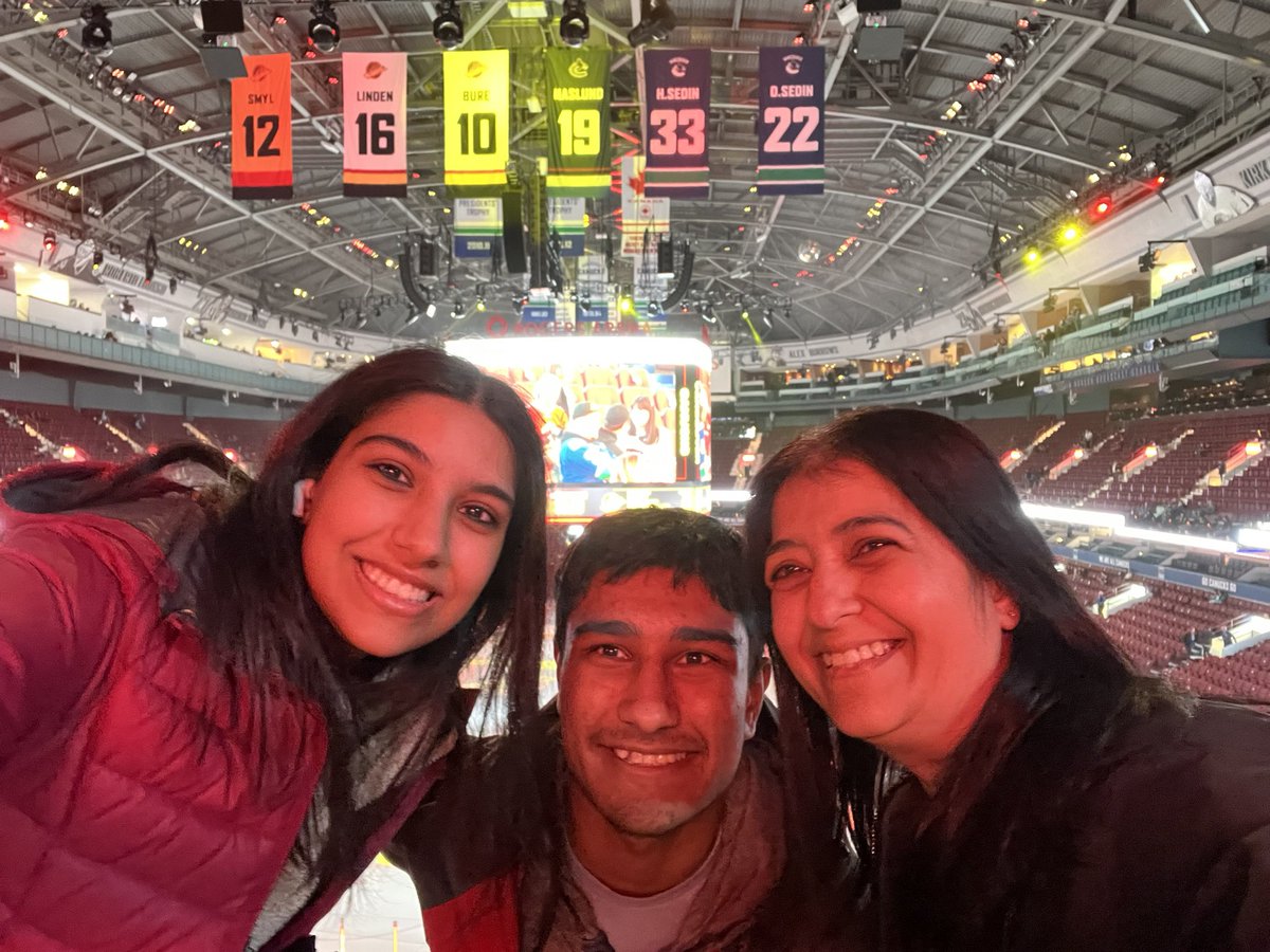 Go @Canucks Go! It’s Game Night at @RogersArena We are so excited to be guests of @canucksautism tonight! Special night for @Canucksforkids 34th Annual Telethon Donate now: canucks.com/telethon 💙💚💙💚💙💚💙💚💙💚💙💚💙