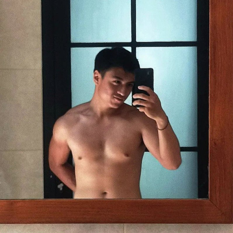 Christian Kurniawan shirtless mirror selfie. #selebwatch