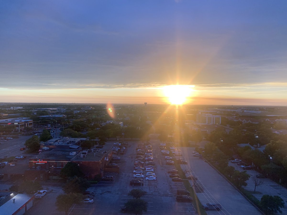 Love ❤️ #office #sunsets in #dallas at @ParksAssociates