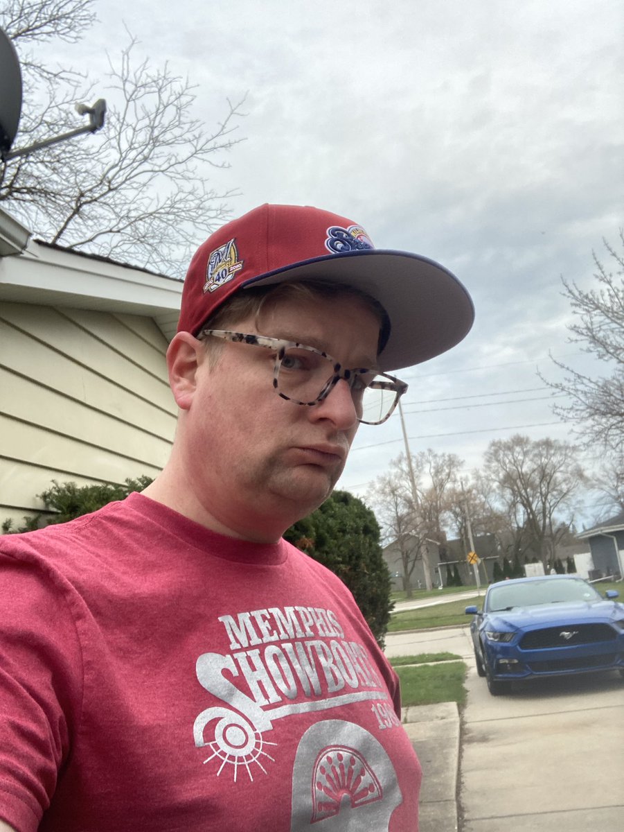 I would like to send a special “Goodnight, I hope you have the best dreams of all time.” to @HatClub!!!! They sent me this beautiful hat. So beautiful that it melted my cold heart about the Brewers. I promised @Shakabrodie I would rock the vintage @USFLShowboats shirt!!
