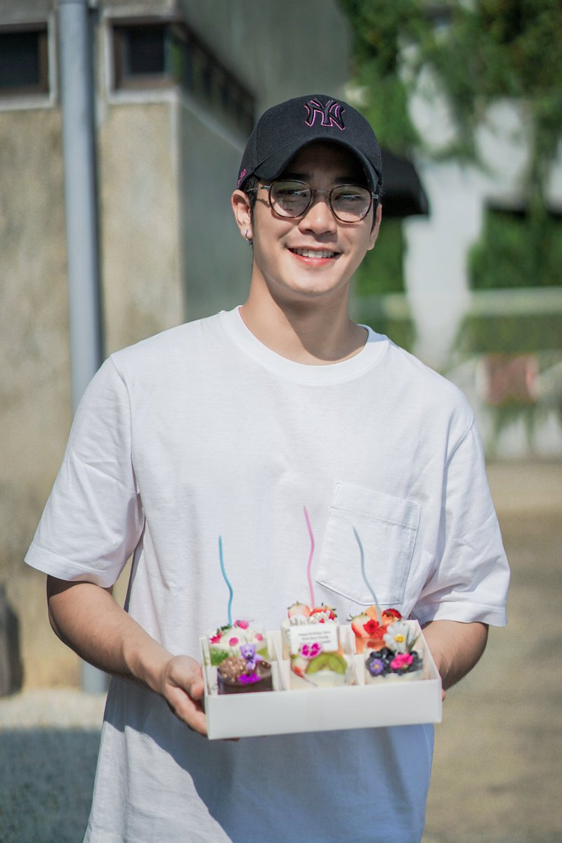 euroyswofficial's tweet photo. Happy Birthday to Thisa
Birthday Cake from "Euro Family"

ยูโรแวะไปเซอร์ไพร์สวันเกิดคุณฐิจ้า~ 😁 ใครคิดถึงทั้งคู่รอชม #เข็มซ่อนปลาย ได้ทุกวันจ.-พฤ. เวลา 21.40น. ทางช่อง 7HD กด 35 น๊า 🥰
.
#ThisaBirthday2024
#ยูโรยศวรรธน์ #ฐิสาวริฏฐิสา #ยูฐิ
#euroyotsawat #eurofamily https://t.co/i0N3FsEiEn