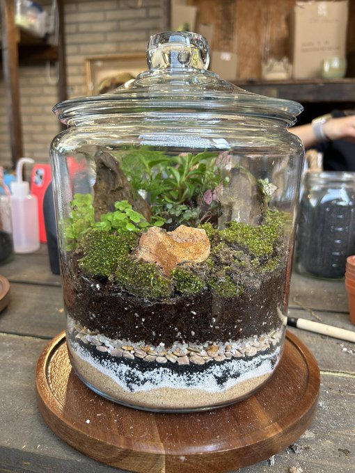 Tomorrow is my last day at the nail school. 🤗🤗🤗🤗 I can finally start working as a nail tech and start