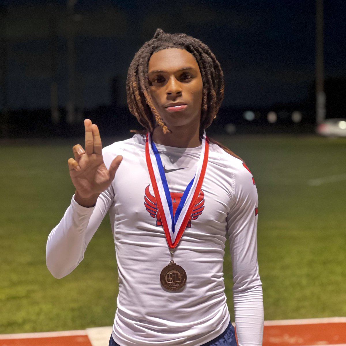 Congratulations to 2025 Wide Receiver Murphy Guidry III on EARNING a trip to the Regional Track Meet‼️ Murphy Guidry finished fourth at the Area Track Championships in the 200 Meter Dash‼️