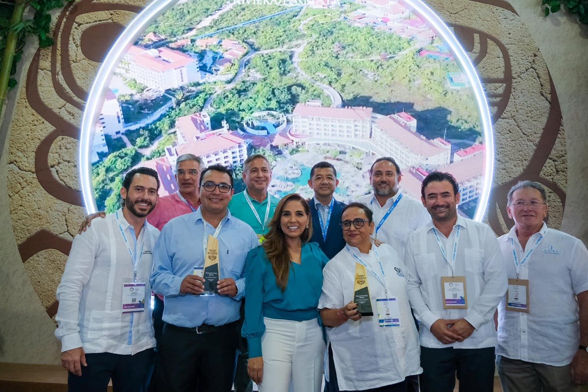 MaraLezama's tweet photo. Intenso día de promoción para #QuintanaRoo, la joya del #CaribeMexicano. ¡Extraordinaria edición del @TianguisTurisMX en su edición 48, desde #Acapulco, Guerrero! 🇲🇽👏🏽 ¡Gran día para el turismo en #México! https://t.co/Md1U1crJ5R