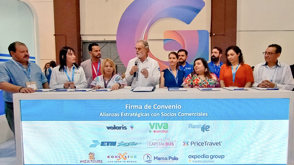 #TianguisTuristico2024 | Durante el @TianguisTurisMX🇲🇽 se llevó a cabo una importante firma de convenio del estado de #Guanajuato @SECTURGTO para fortalecer las alianzas estratégicas con socios comerciales, entre ellos: @CONEXSTUR @VictorEnr7 @PriceTravel @celidapuente…