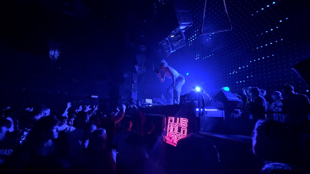 theumbrellanyc's tweet photo. For ETHDenver, one of the largest blockchain trade shows globally, @Wormhole, in partnership with @AMD and @base , commissioned @theumbrellanyc  to create and produce a series of events to publicly launch their new experiential series: Club Hologram.
www.theumbrella/clubhologram https://t.co/Ce9461zfTT