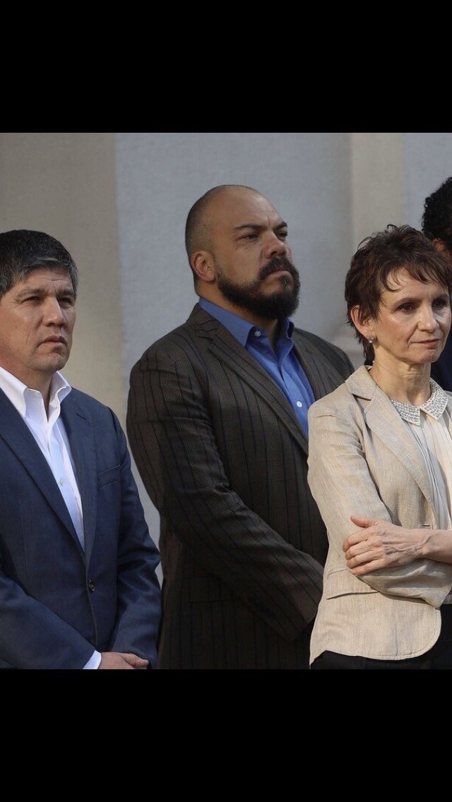 Vega4Julio's tweet photo. Por moral decencia y RESPETO a ese carabinero ASESINADO A SU ESPOSA E HIJA …! RENUNCIEN YA RECHUCHAS DE SU MADRE DESGRACIADOS , ZÁNGANOS DE LA CIUDADANÍA DECENTE ¡ 😡🇨🇱 https://t.co/KvoDMRyLda