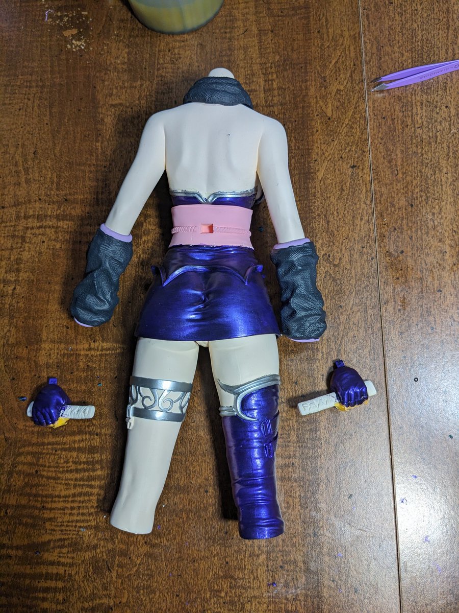 I was able to make progress today on my first figure painting with the #Ayane #NGS2 outfit. I want to give a special thanks to @LeonasWorkshop as her YouTube video library has helped me tremendously in getting so far into it without messing it up beyond repair. #あやね