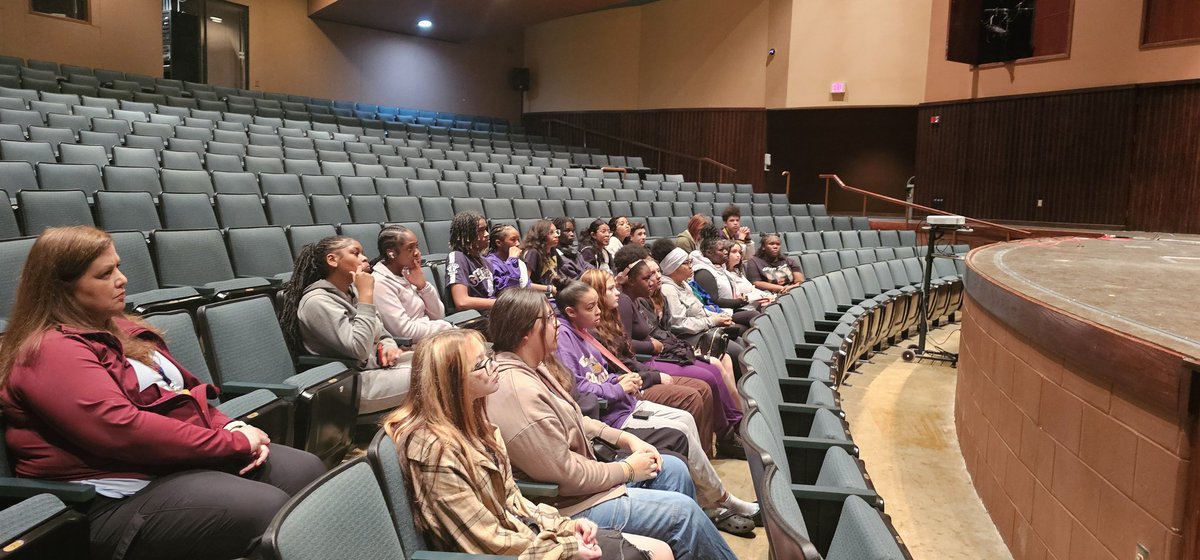 I got to spend another amazing day with a few of @SBClayHigh scholars that will be transitioning to @SBRileyhigh in the fall. This group is broken up into groups of 50 in the next two weeks. Welcome to Wildcat Nation! #GoWildcats