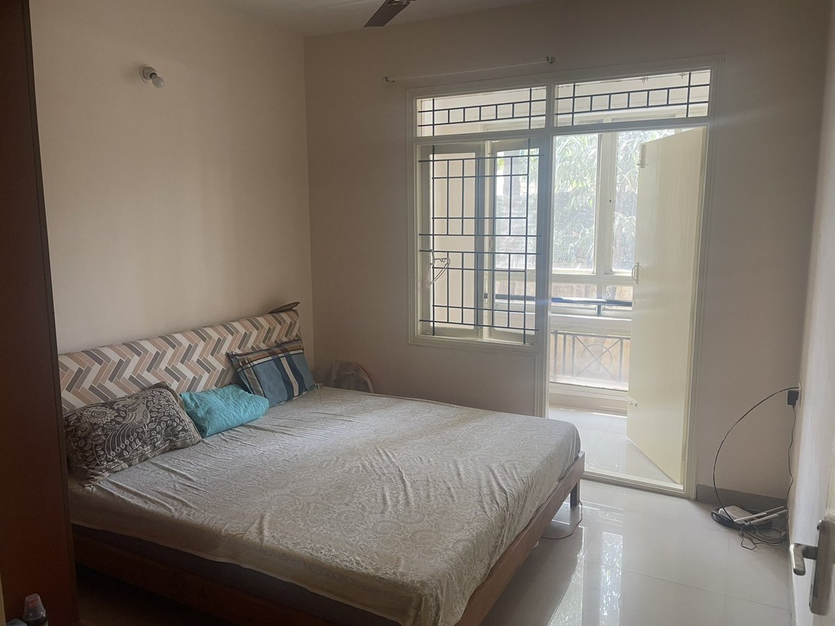 thepsuedoforce's tweet photo. @fmrbangalore 
Male flatmate required in a 2BHK flat near HSR layout.
Rent 13.5k + 1100 Maintainence + 2k setup cost
Gated society with no disturbance from neighbours or owner https://t.co/U3VEHYOD43