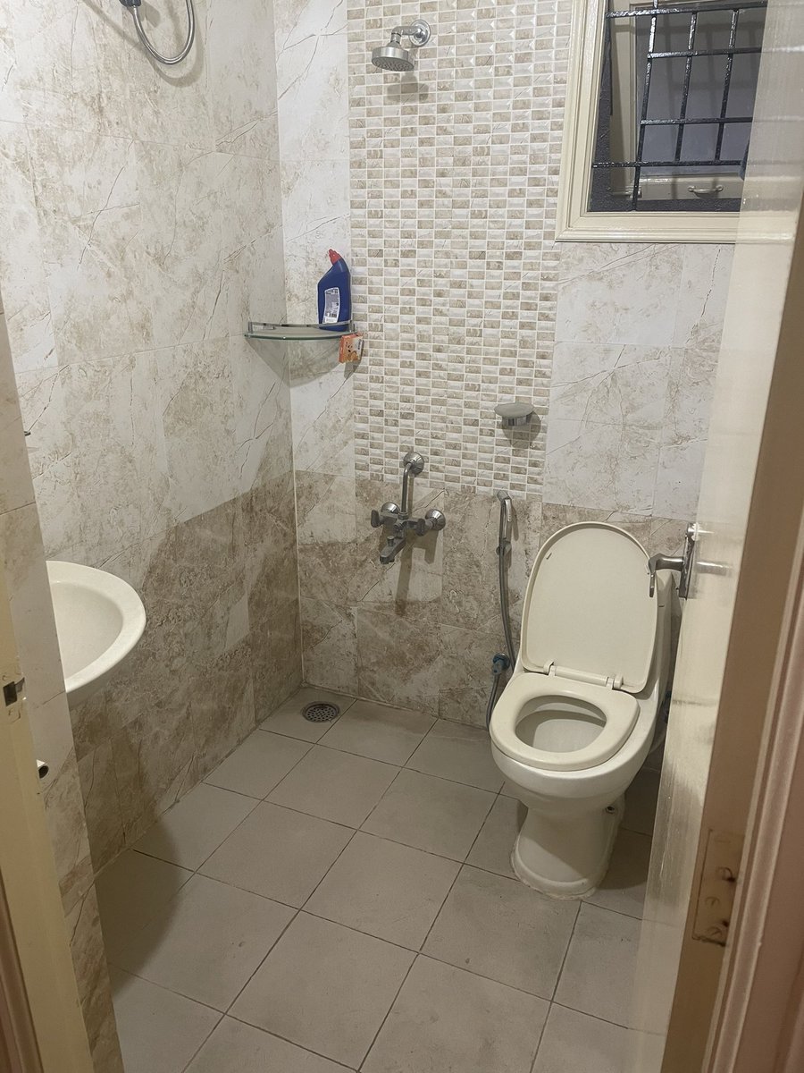 thepsuedoforce's tweet photo. @fmrbangalore 
Male flatmate required in a 2BHK flat near HSR layout.
Rent 13.5k + 1100 Maintainence + 2k setup cost
Gated society with no disturbance from neighbours or owner https://t.co/U3VEHYOD43