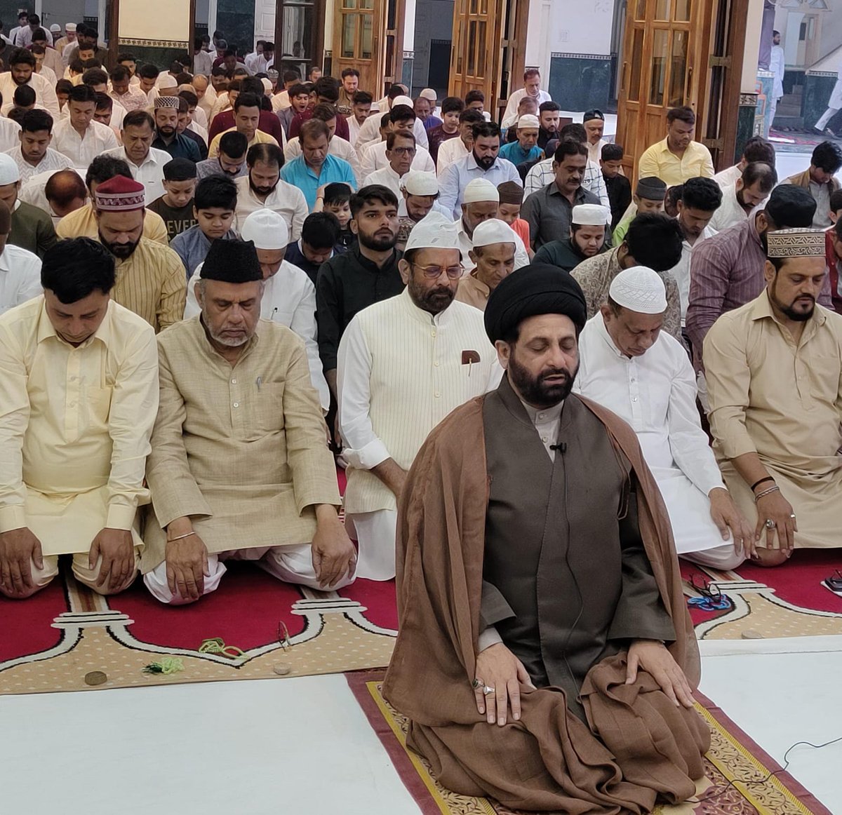 Today offered Namaz at Panja Sharif, Kashmiri Gate in New Delhi on the occasion of Eid-ul-Fitr and prayed for peace, prosperity, safety and harmony in the country. #EidMubarak #EidAlFitr2024