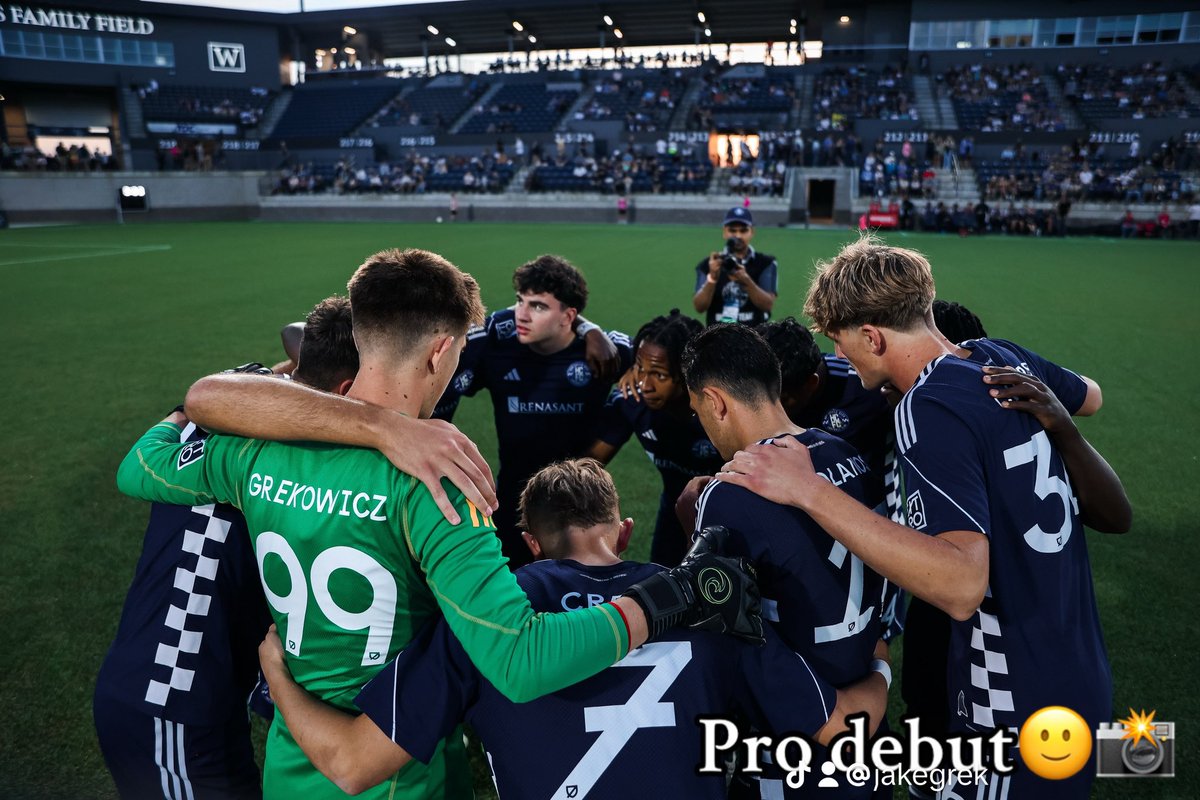 JakeGrek2's tweet photo. Happy to have made my professional debut with @HuntCityFC 🚀❤️ https://t.co/nFOUlOJjVh