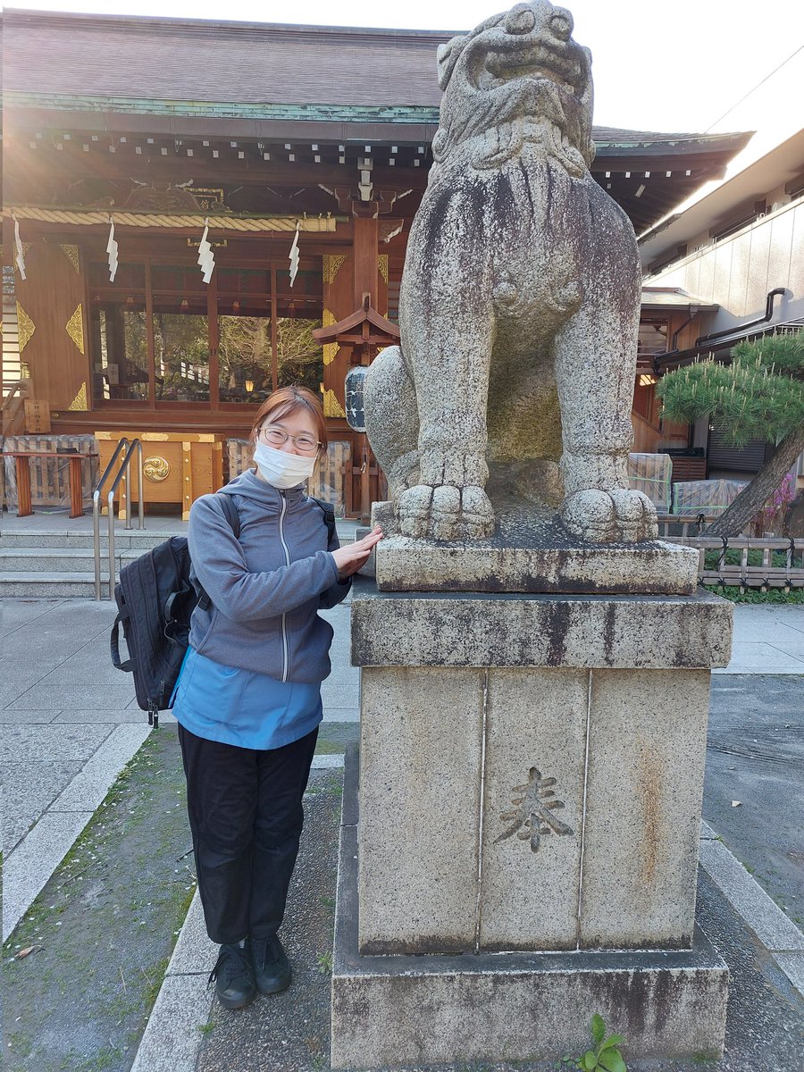 wellbeing_z's tweet photo. 近所の氏神様であろう（曖昧です💦）鎧神社へお参りへ⛩️🙏新入り看護師さんが2名入職したので、お礼参りです☀️✴️
祈りは自分への誓い😊
#訪問看護　#看護師　#新宿区　#東中野 https://t.co/xObkgSlHh3