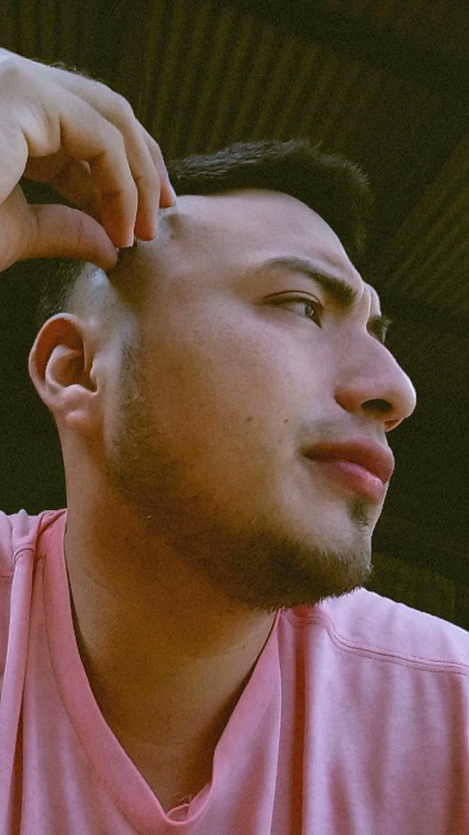 "y eso es la vida , sufrir un rato , y reír el otro"🤍
