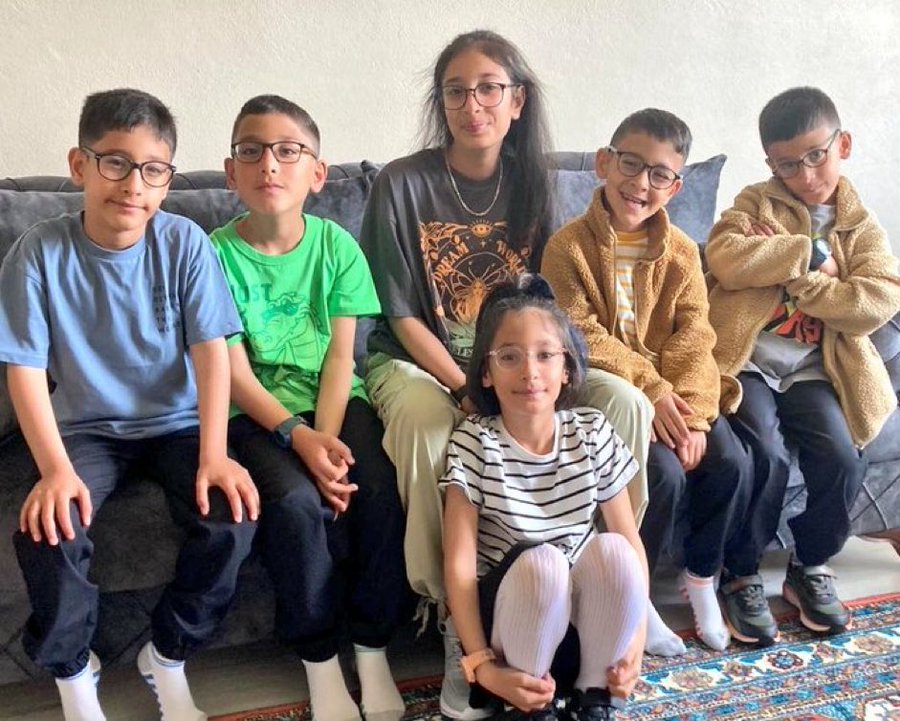 The holidays are lonely for Nurcan and Abdülkadir Arslan's 6 children, missing their parents. The quintuplets and their older sisters spend this time sadly, apart from their loved ones. Implementing ECHR decisions could bring them back together. #ReuniteFamilies #ChildrensRights