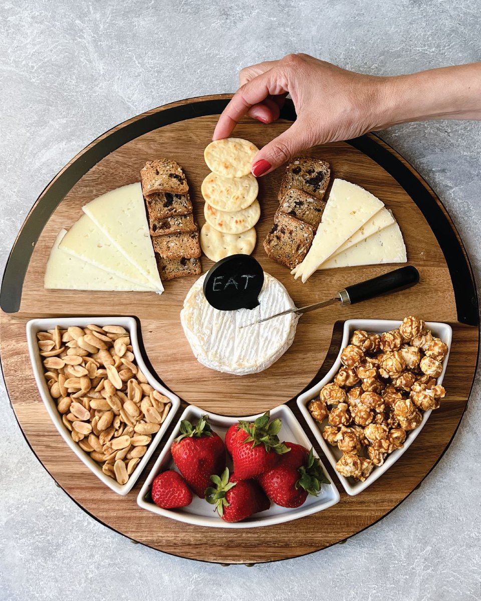 What two wines would you pair with this sweet and salty spread?⁠ 🧀🍷
⁠
Love the #cheeseboard? Check it out here 👉️ enth.to/3VO17qf