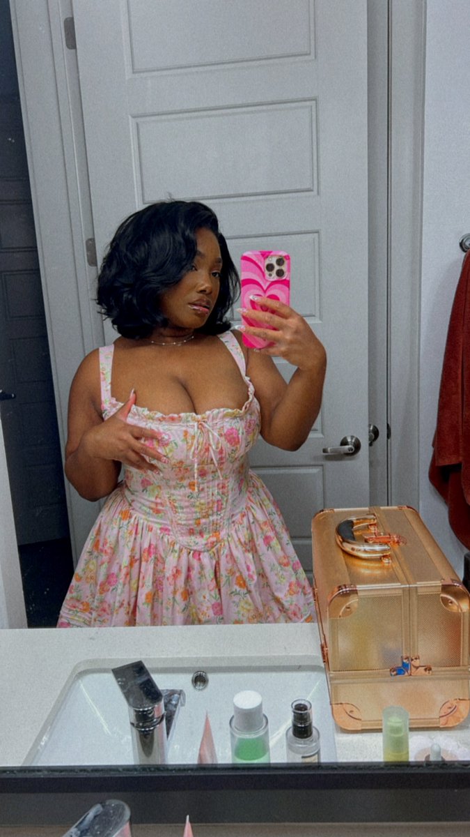 loreurtone's tweet image. It’s time for floral dresses 💕 💐