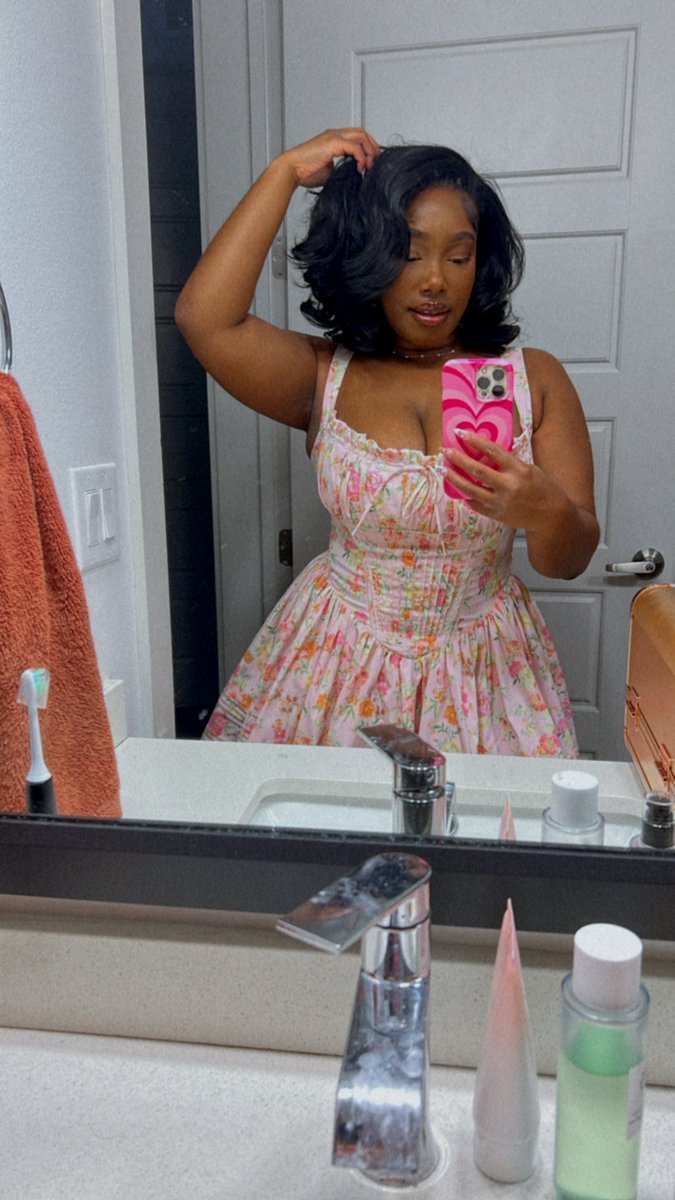 loreurtone's tweet image. It’s time for floral dresses 💕 💐