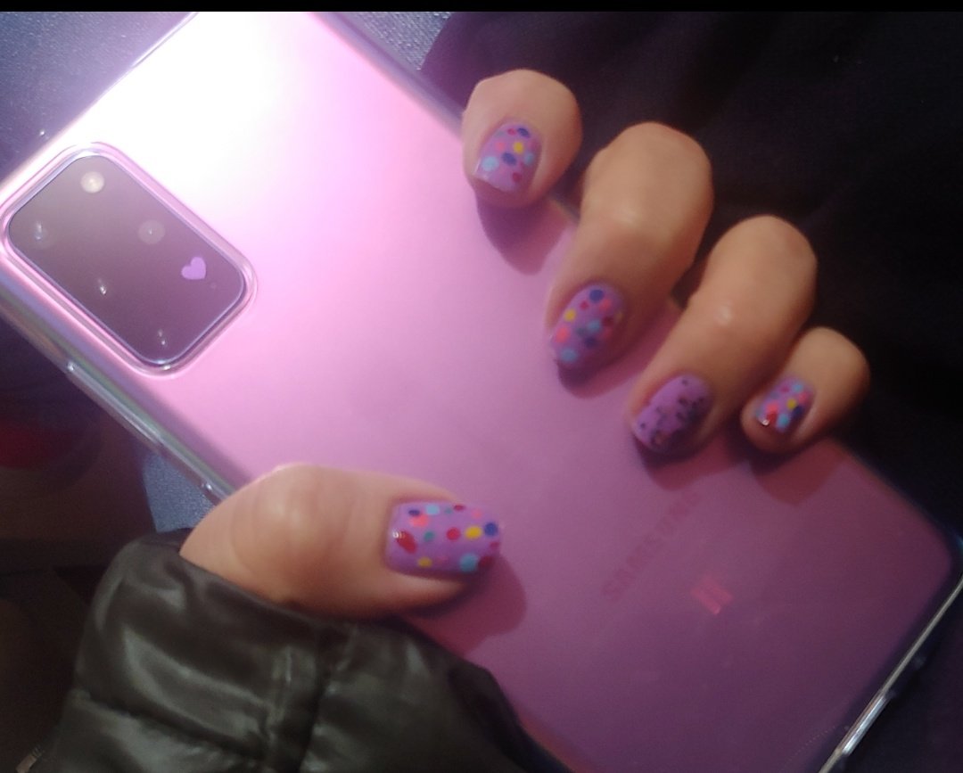 XocoAS's tweet image. Estoy muy triste, cuide demasiado mi #Samsung S20+ y hoy se lo robaron a mi papá, afortunadamente fue un robo muy bobo y él está bien, pero aun así no voy a superar mi teléfono, era edición especial BTS... ayúdenme a q vuelva a mi 😭 @SamsungMexico @BTS_twt #ARMY