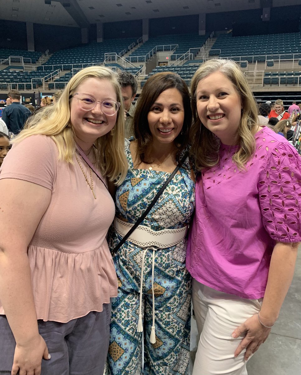 teutonsoffun's tweet photo. So proud of our Bengals accomplishments in the Katy ISD Spring Art Show!  Thank you @MsGrimet and @TeacherNguyens for coming out tonight to support us and our Bengal artists! ❤️❤️❤️ #bengalpride @BryantElem https://t.co/0NQQQgKr3V